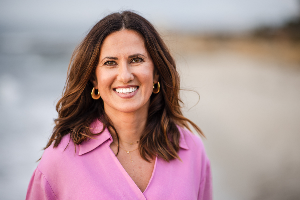 Relaxed outdoor portrait of a smiling woman in Las Vegas
